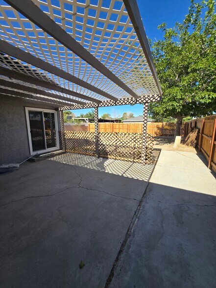 Primary Photo - 43309 18th St W