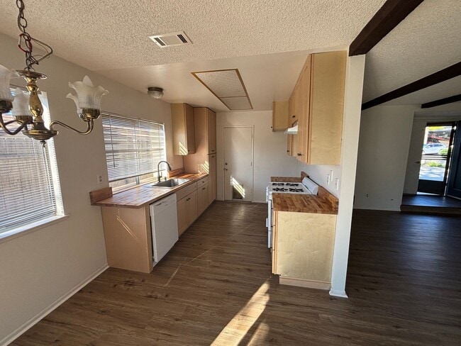 Building Photo - 274 Mountain View Dr