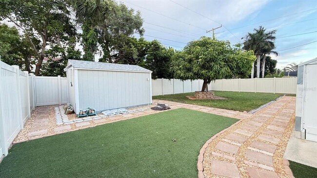 Building Photo - 3107 Bayshore Gardens Pkwy