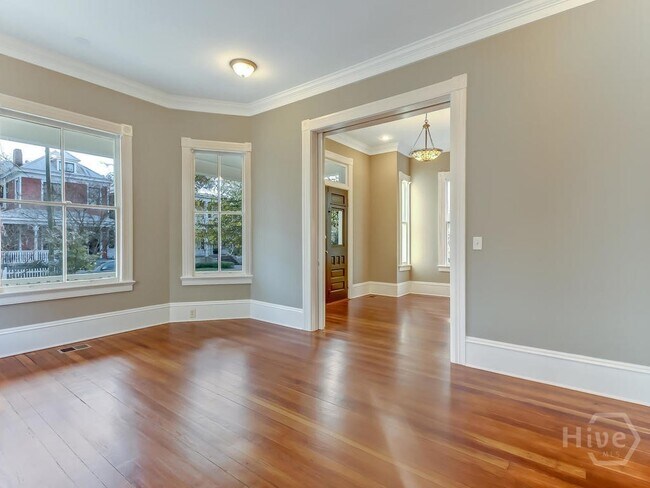 Building Photo - 208 W 35th St