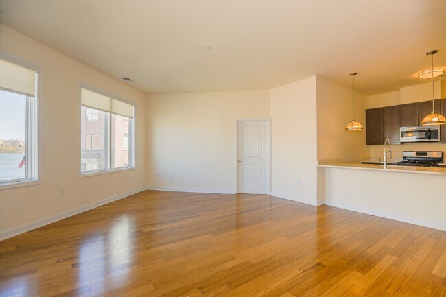 Building Photo - 2/Bedroom 2/ Full Bath - A+ Waterfront Location Near Ferry