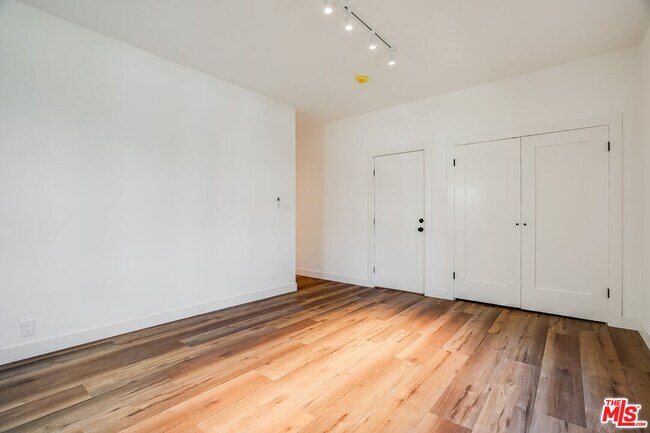 Building Photo - 151 N Swall Dr