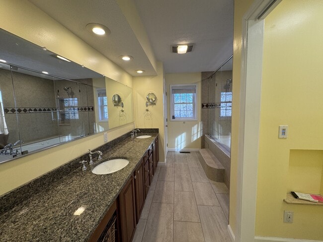 Building Photo - 126 Skiatook Way