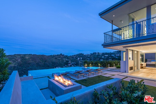 Building Photo - 3642 Beverly Ridge Dr