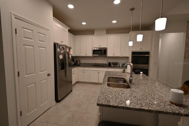 Building Photo - 11996 Hilltop Farms Dr