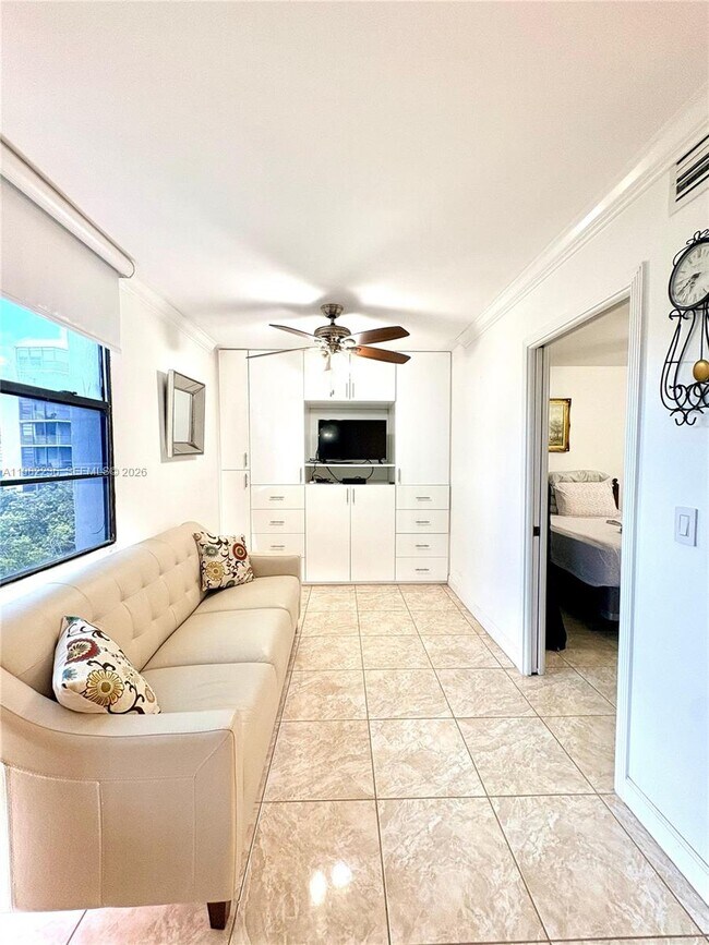 Building Photo - 20500 W Country Club Dr