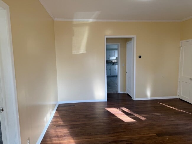 Building Photo - 263-265-265 E 31st St