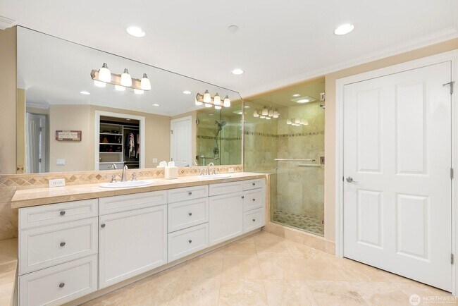 Building Photo - Luxury spacious unit with partial downtown view in Magnolia