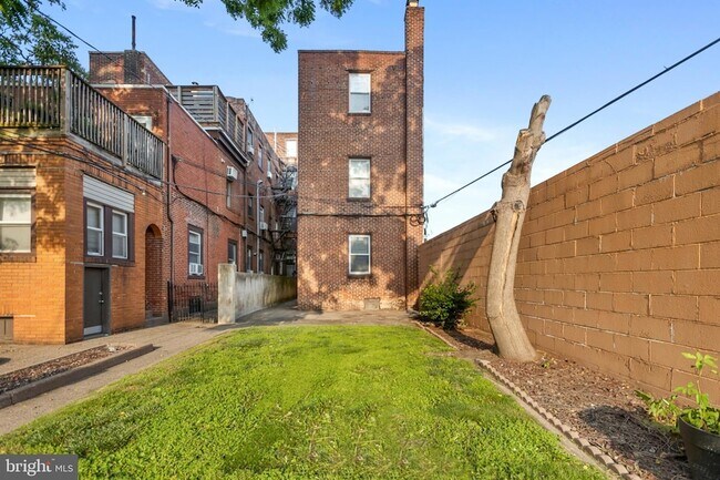 Building Photo - 1326 S Broad St