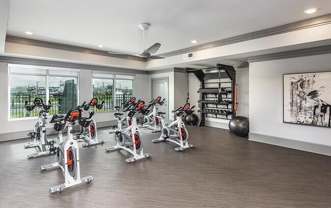 Building Photo - 918 Aventine Dr