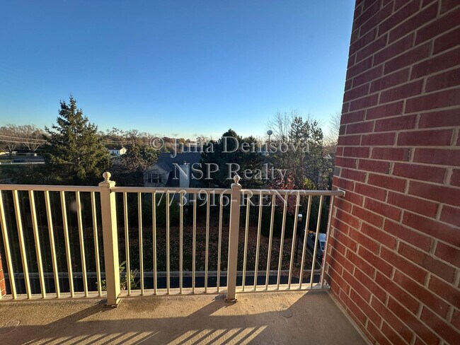 Building Photo - 1 Itasca Pl