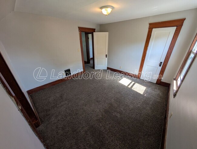Building Photo - Charming 2-Bedroom Brick Home with Covered Porch