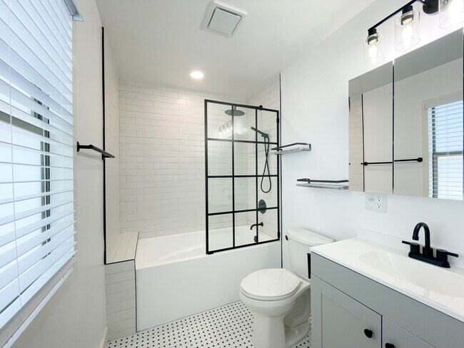 Building Photo - 958 Camulos St