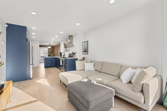 Building Photo - 302 4th St