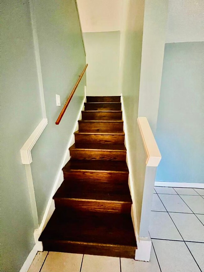 Building Photo - Nice 2bed and 1.5 bath townhouse near USF