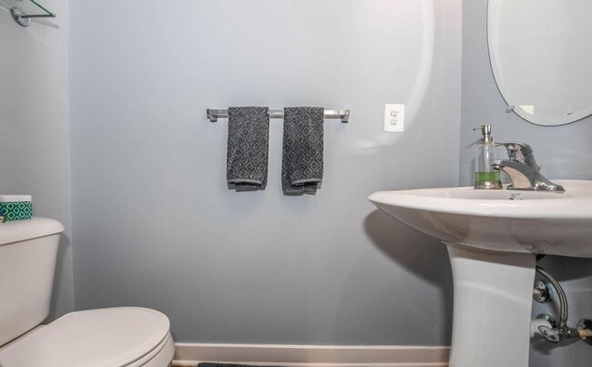 Building Photo - Stylish townhouse in ideal Frederick locat...