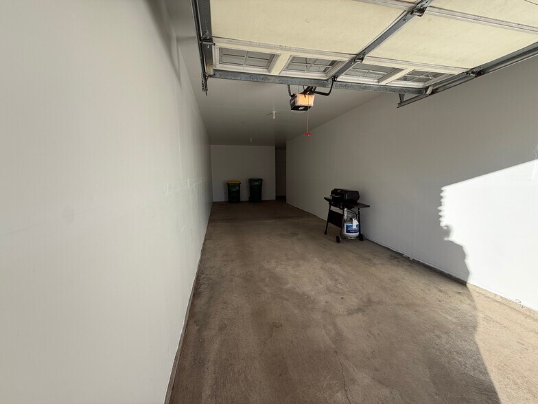 Garage - 6253 Kilmer Loop