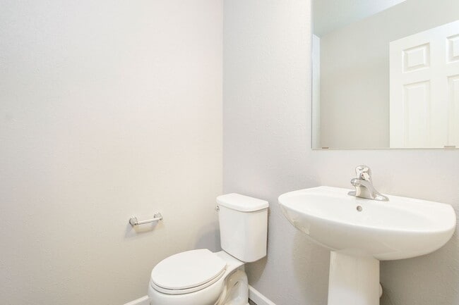 Building Photo - Newer 4 Bedroom for Lease