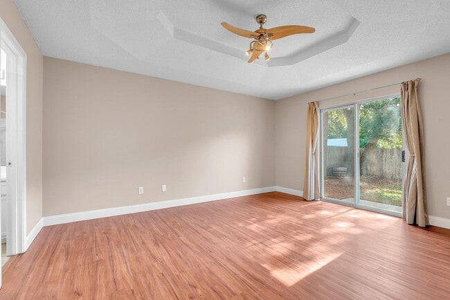 Building Photo - Updated Home in Convenient Location