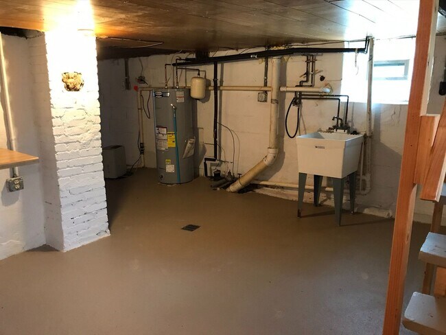 Building Photo - Cute 2 Bedroom / 1.5 Bath home in Penn Tra...