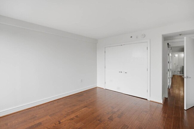 Building Photo - Southwest Waterfront Condo | 1 Bed | 1 Bath | 950 Sf | Private Balcony | 1 Parking Space