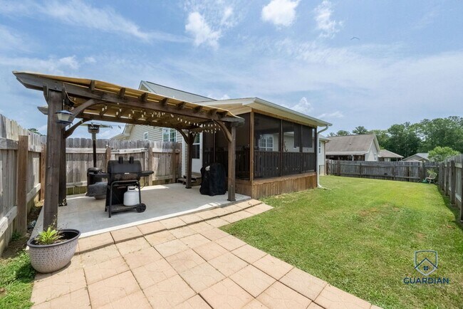 Building Photo - Lovely Southside subdivision living