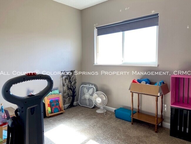 Building Photo - 5020 Wainwright Dr