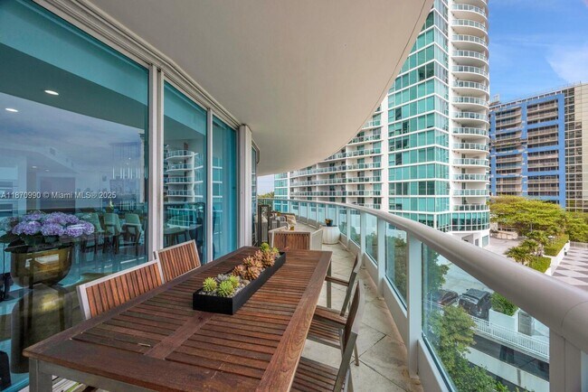 Building Photo - 2127 Brickell Ave