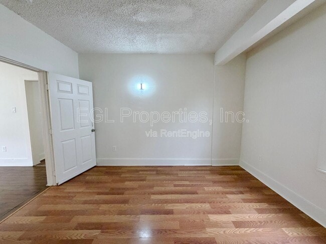 Building Photo - 860 W 56th St