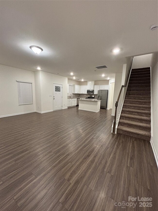 Building Photo - 6043 Rizer Dr