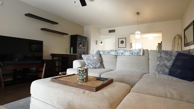 Building Photo - 100 Pelican Pointe Dr