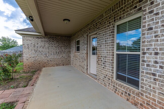 Building Photo - COMING SOON – Available July 1 | $2,150/Mo...