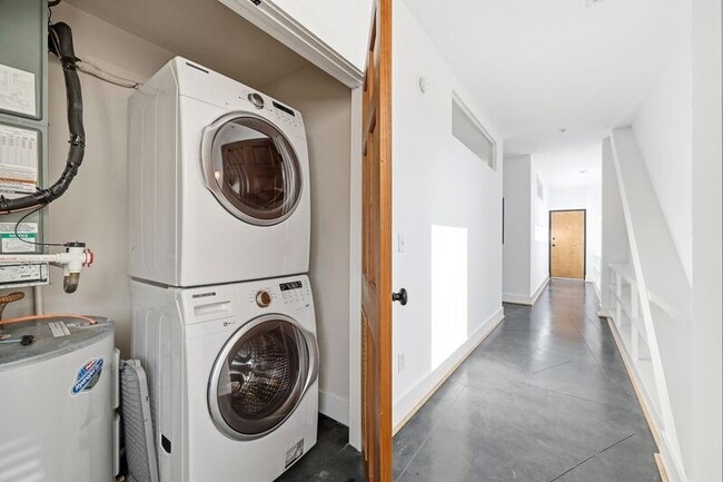 Building Photo - 211 Cream St