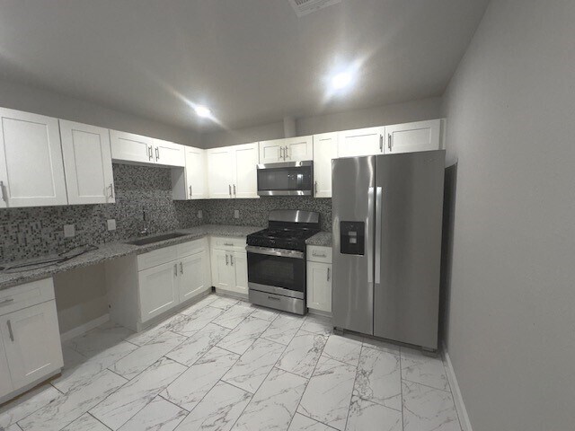 Building Photo - 9013 Lugary Dr