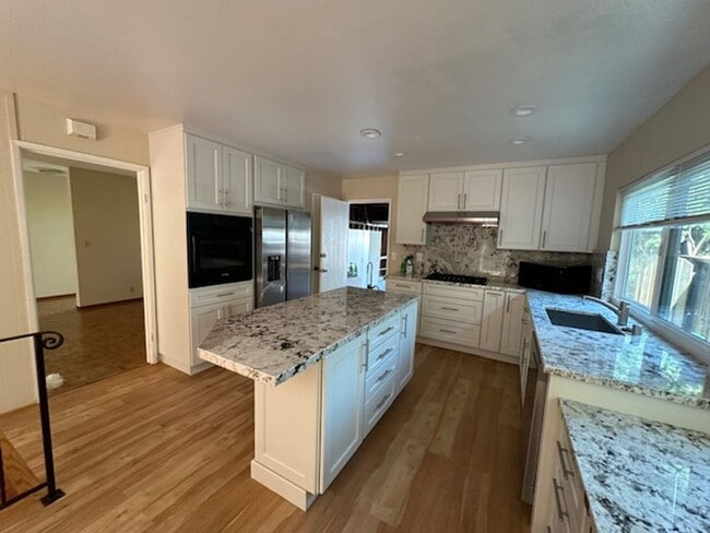 Building Photo - Beautiful Single Level Home in Ponderosa P...
