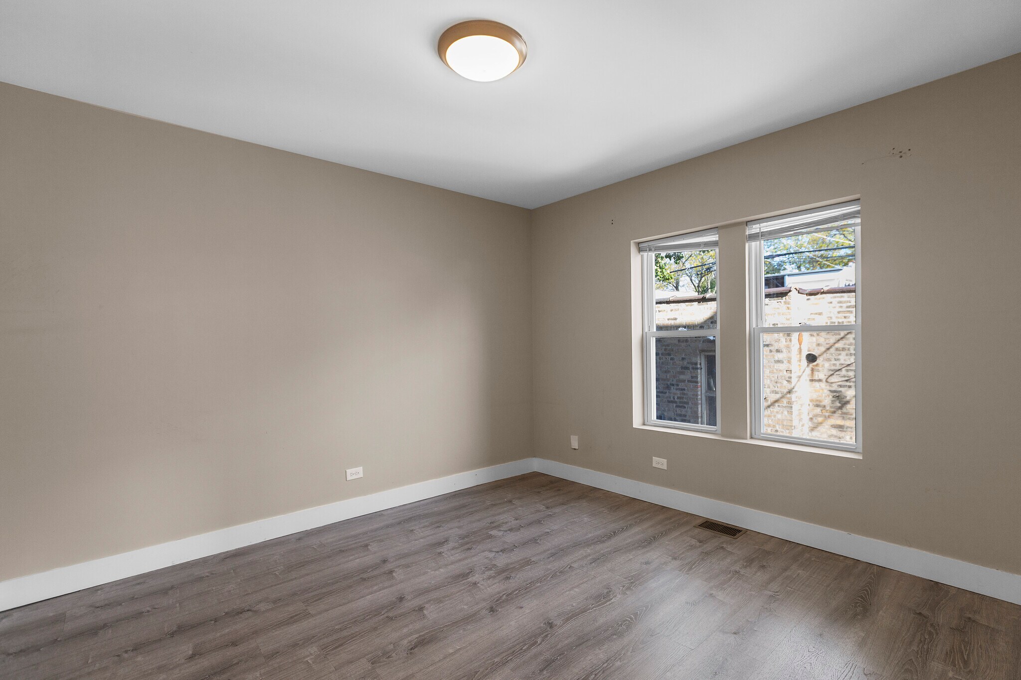 Building Photo - 5731 N Washtenaw Ave