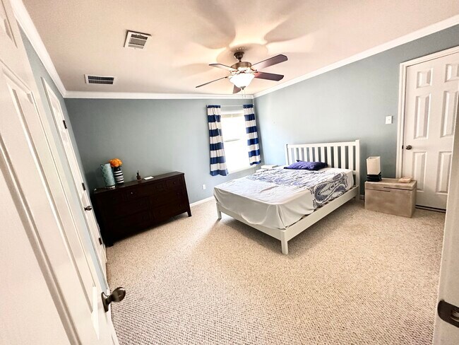 Building Photo - 10304 Peekston Dr