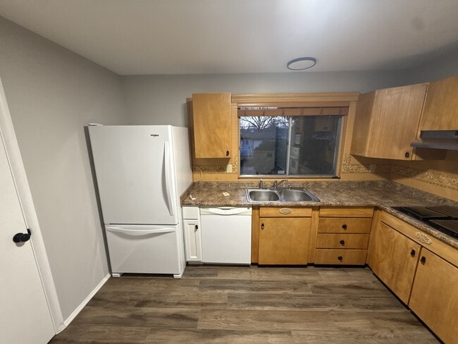 Building Photo - 1475 Hollywood Ln