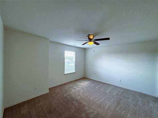 Building Photo - 356 Cres Park Dr