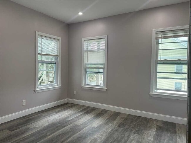 Building Photo - 205 Bussey St