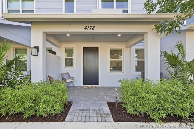 Building Photo - 4178 Longwood Lake Sq