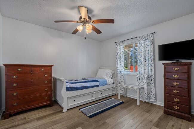 Building Photo - 1290 White Tree Ln