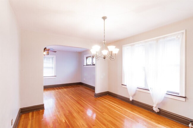 Building Photo - 4989 Tholozan Ave