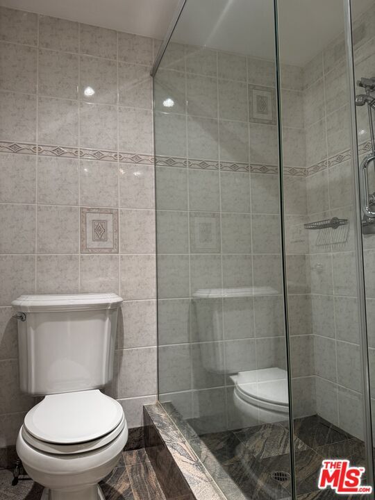 Building Photo - 5412 Hazeltine Ave