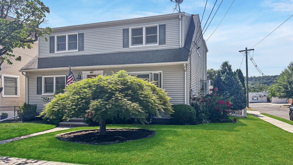 Building Photo - 106 6th Ave