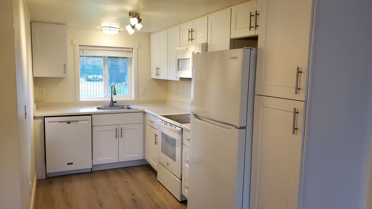 Building Photo - 15358 NE Dopp Rd