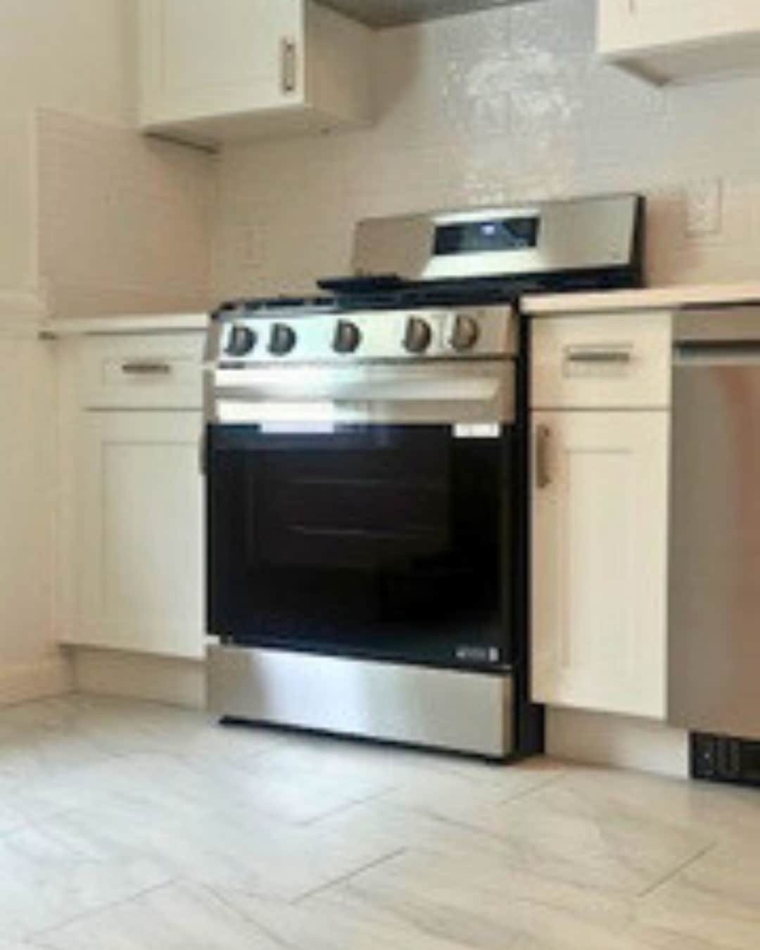 Building Photo - 66 Elm St