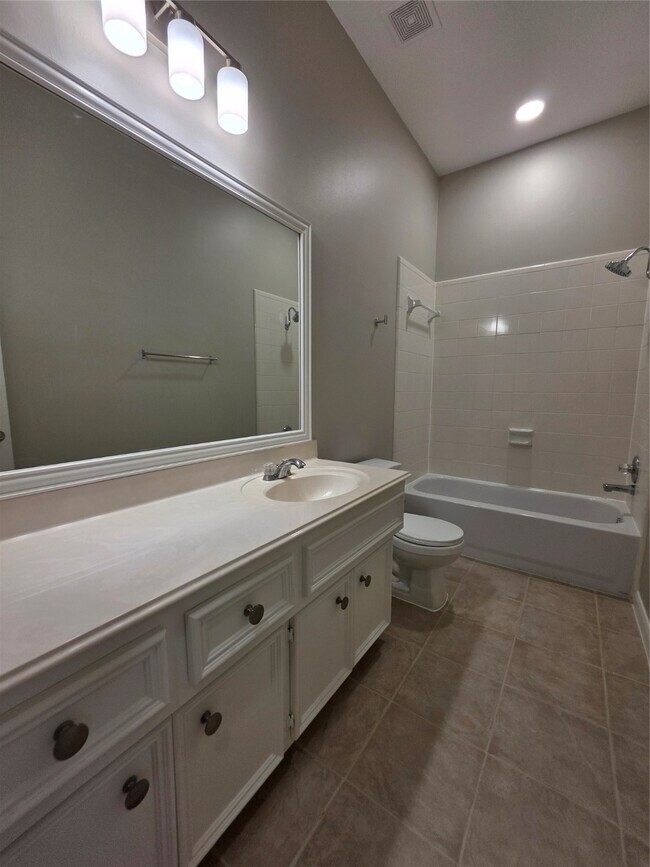 Building Photo - 2219 Lakewind Ln