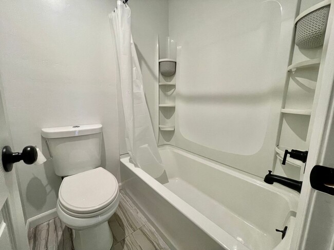 Building Photo - 1 Bed/1 Bath Condo With Bonus Room
