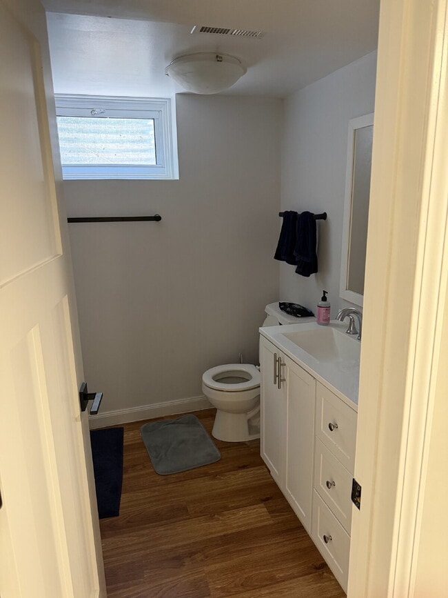 Building Photo - Amazing 4-Bedroom Retreat with 2 Full Baths and 2400 Sq Ft of Space in Minneapolis. 9/1